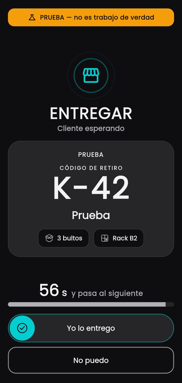 Una llamada de prueba: arriba la franja «PRUEBA — no es trabajo de verdad», el título ENTREGAR «Cliente esperando», el código de retiro K-42, «3 bultos» y «Rack B2», el reloj «56 s y pasa al siguiente», el control «Yo lo entrego» y el botón «No puedo».