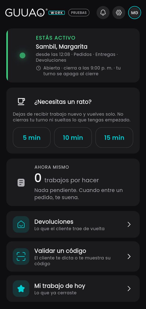 La pantalla principal con el turno encendido: la tarjeta «ESTÁS ACTIVO» con la tienda y el horario, «¿Necesitas un rato?» con 5, 10 y 15 minutos, «AHORA MISMO 0 trabajos por hacer» y los accesos Devoluciones, Validar un código y Mi trabajo de hoy.